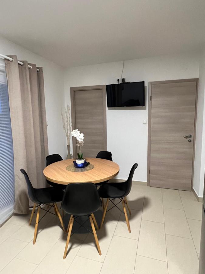 Apartmani Pernjak Мандре Экстерьер фото