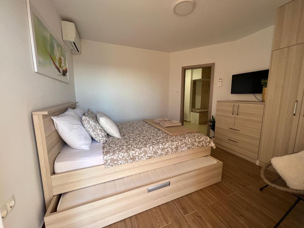 Apartmani Pernjak Мандре Экстерьер фото