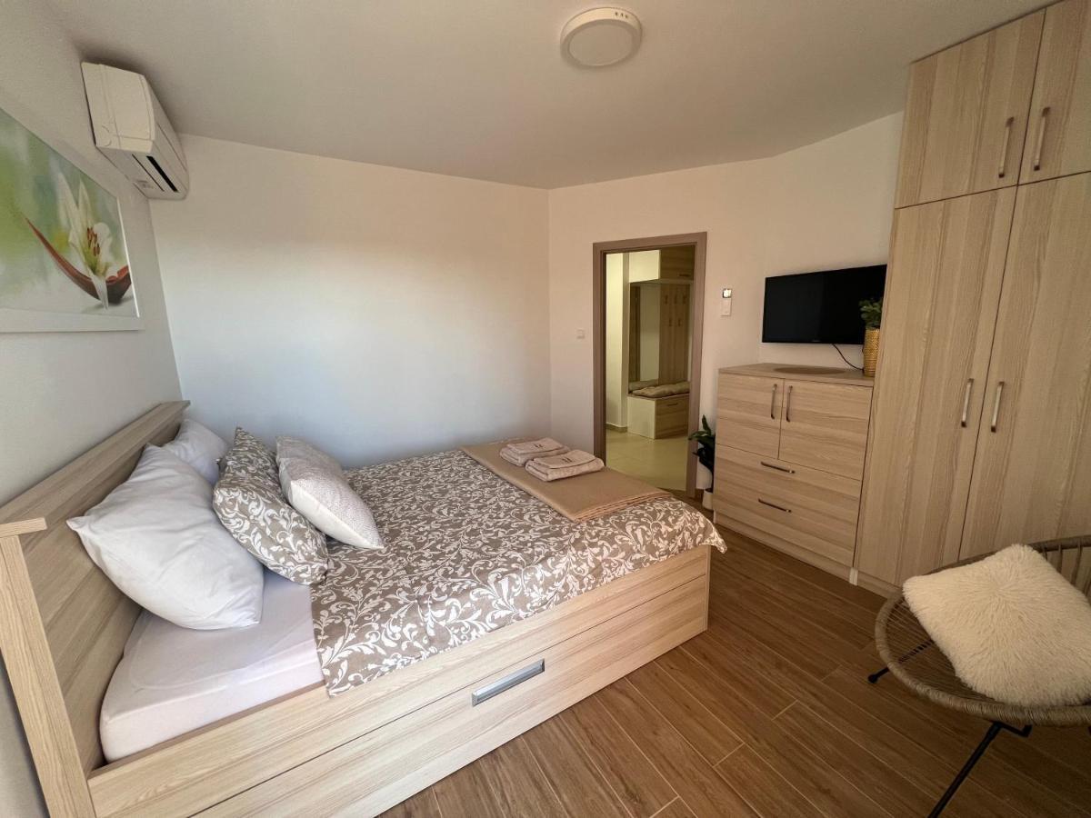 Apartmani Pernjak Мандре Экстерьер фото