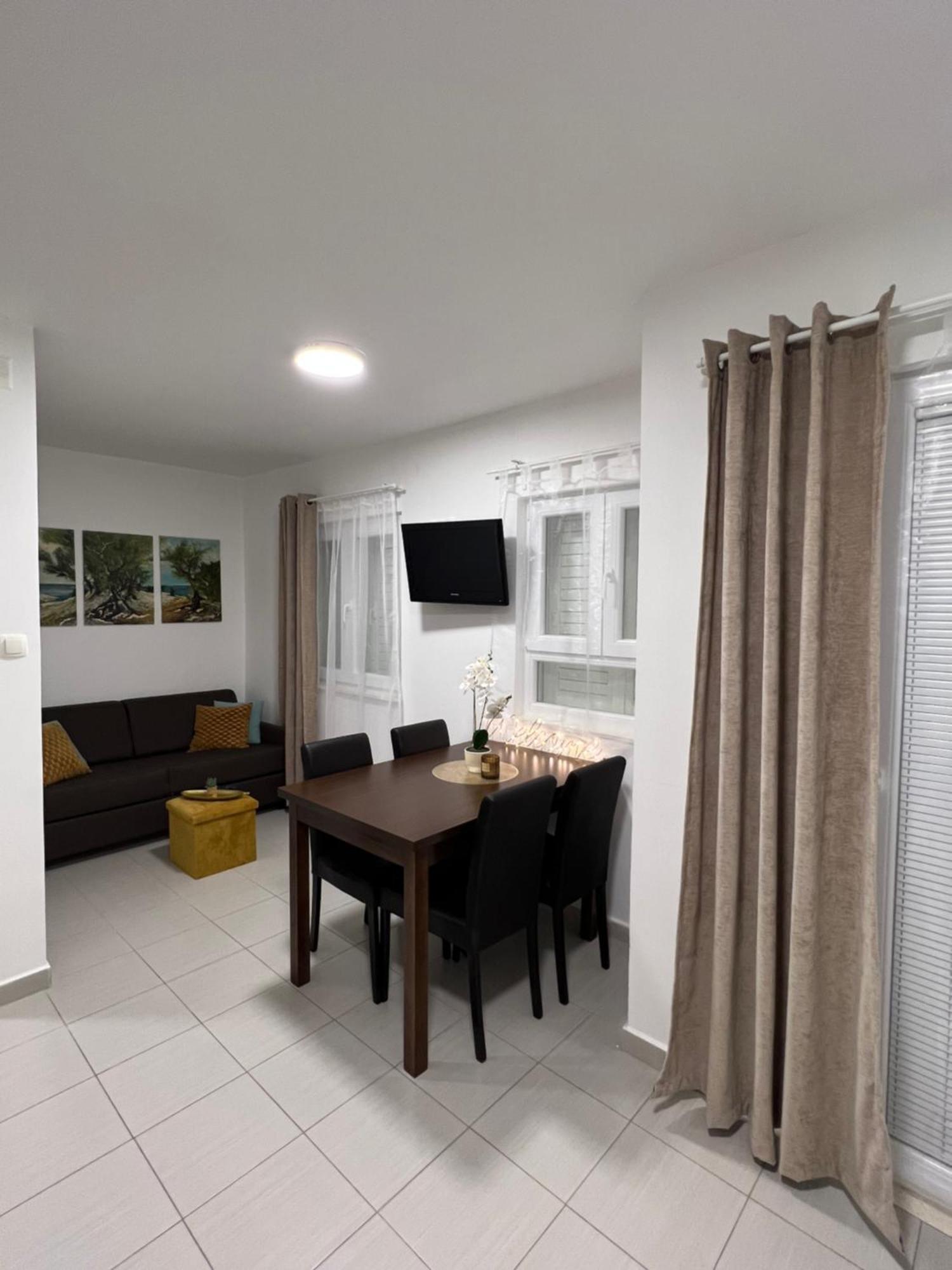 Apartmani Pernjak Мандре Экстерьер фото